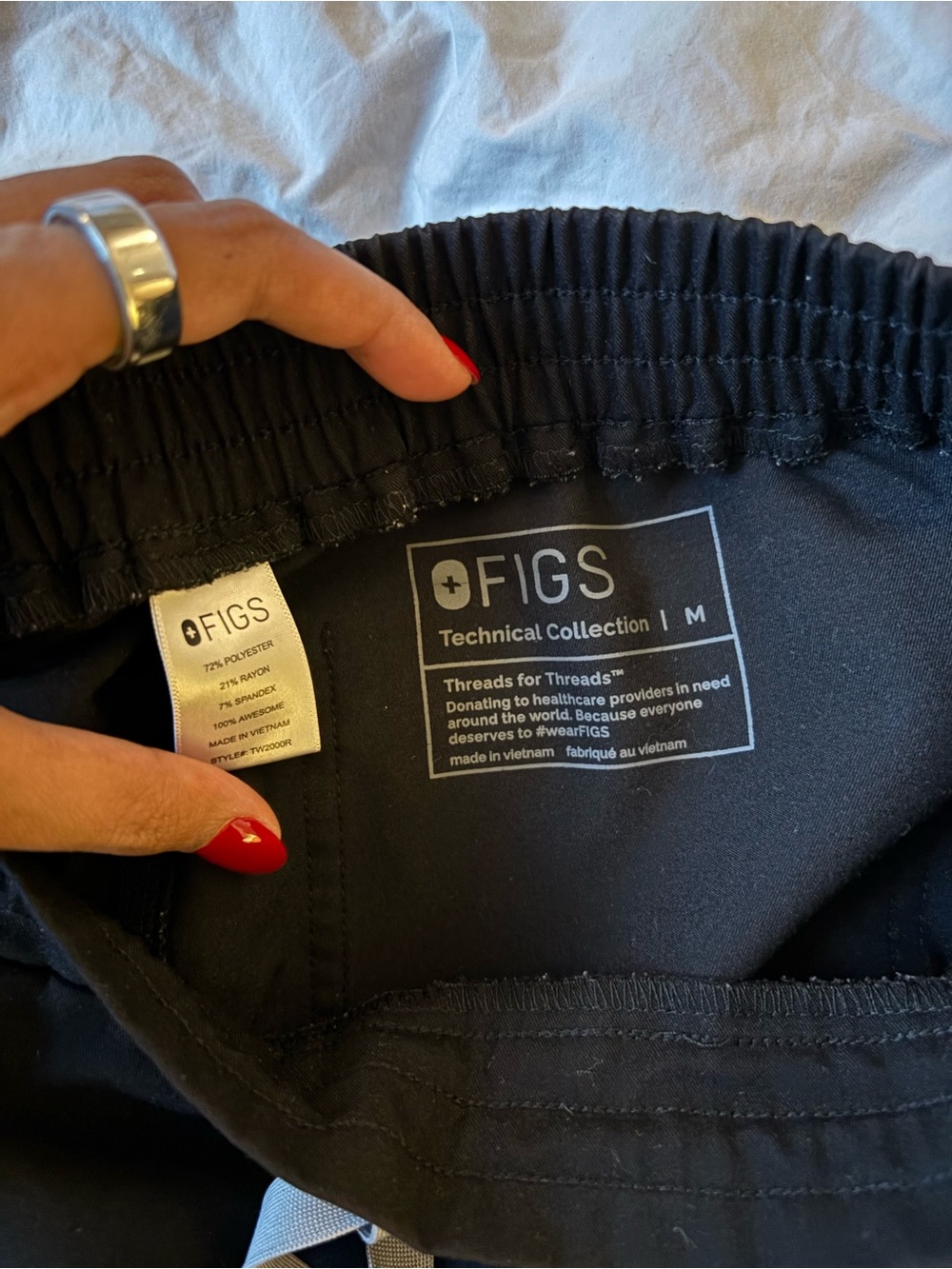 Figs Yola Straight-Leg Scrub Pant - Black with Gray Drawstring - Picture 2 of 4